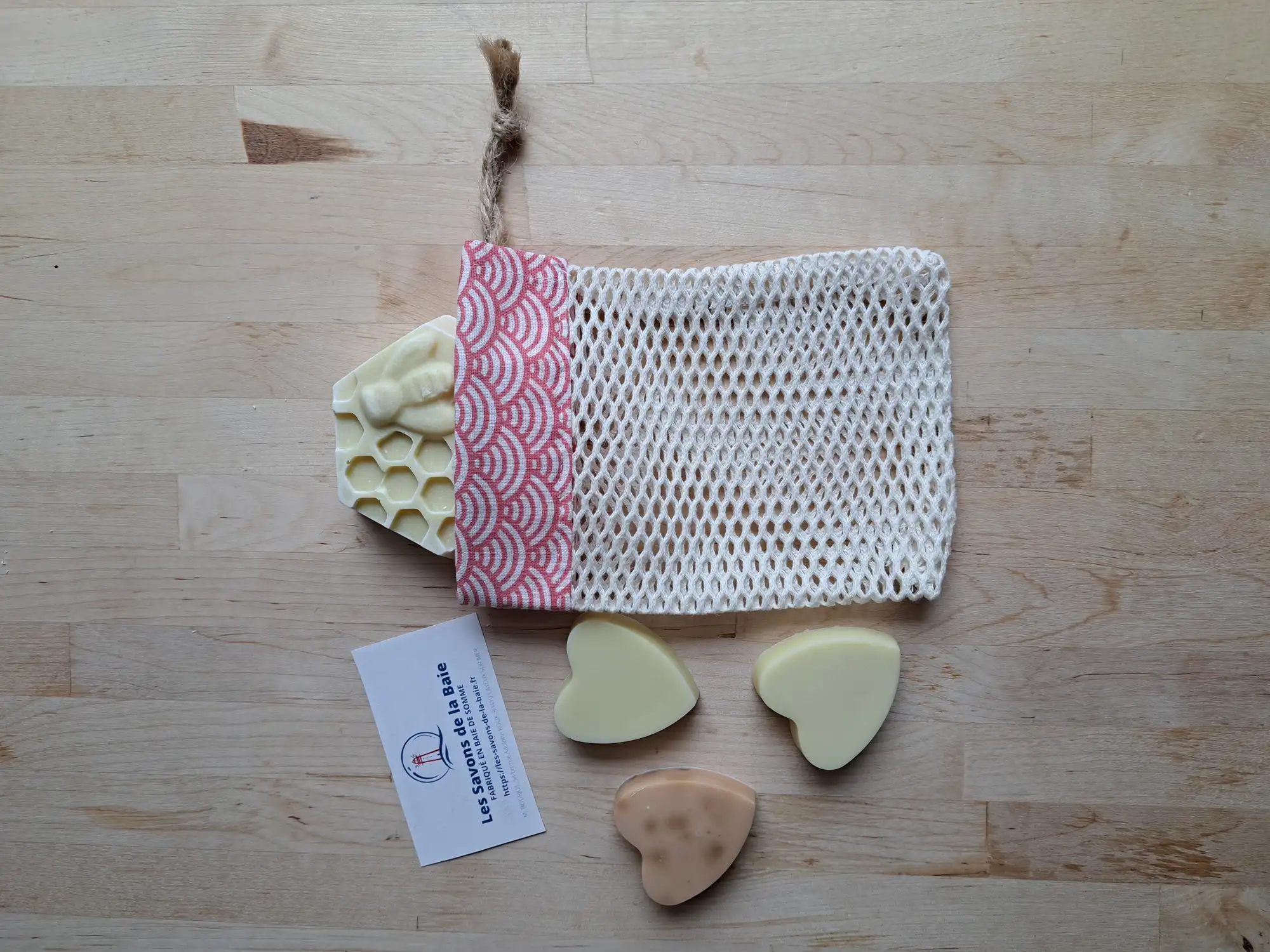 filet à savon motif graphique rose