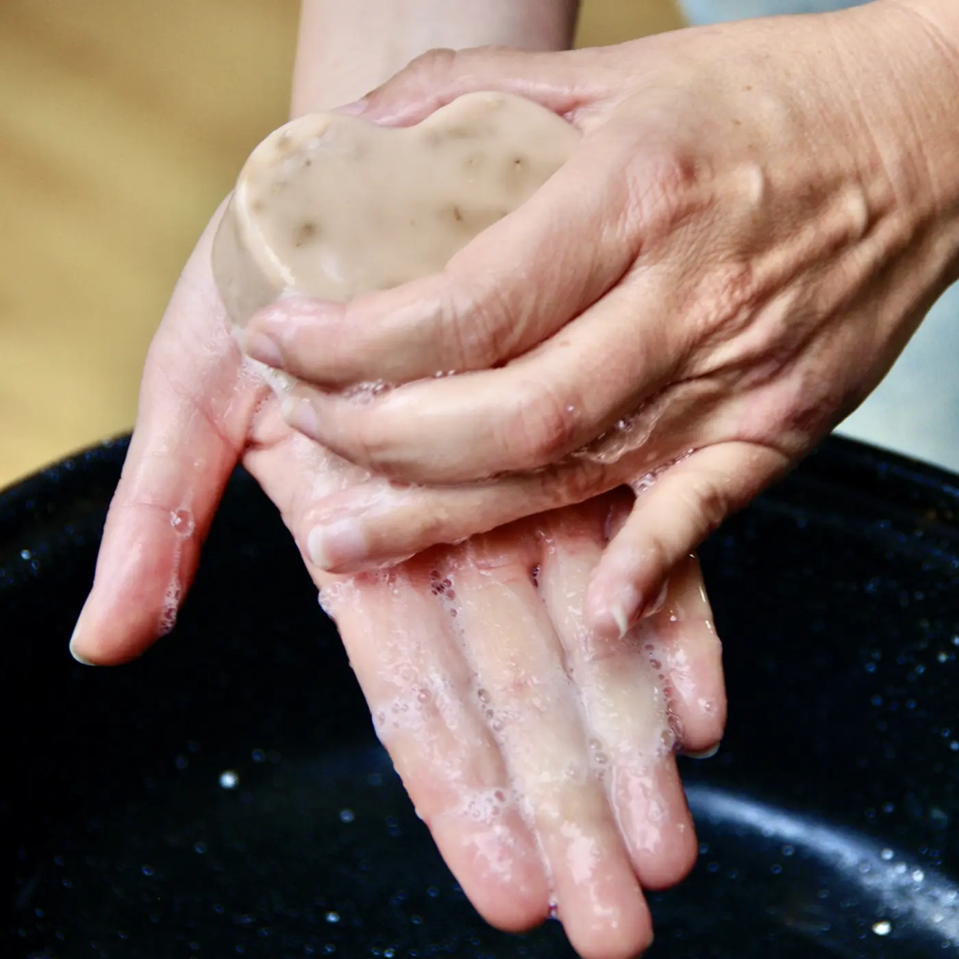 Mousse du savon surgras aux fleurs de lavande exfoliantes 