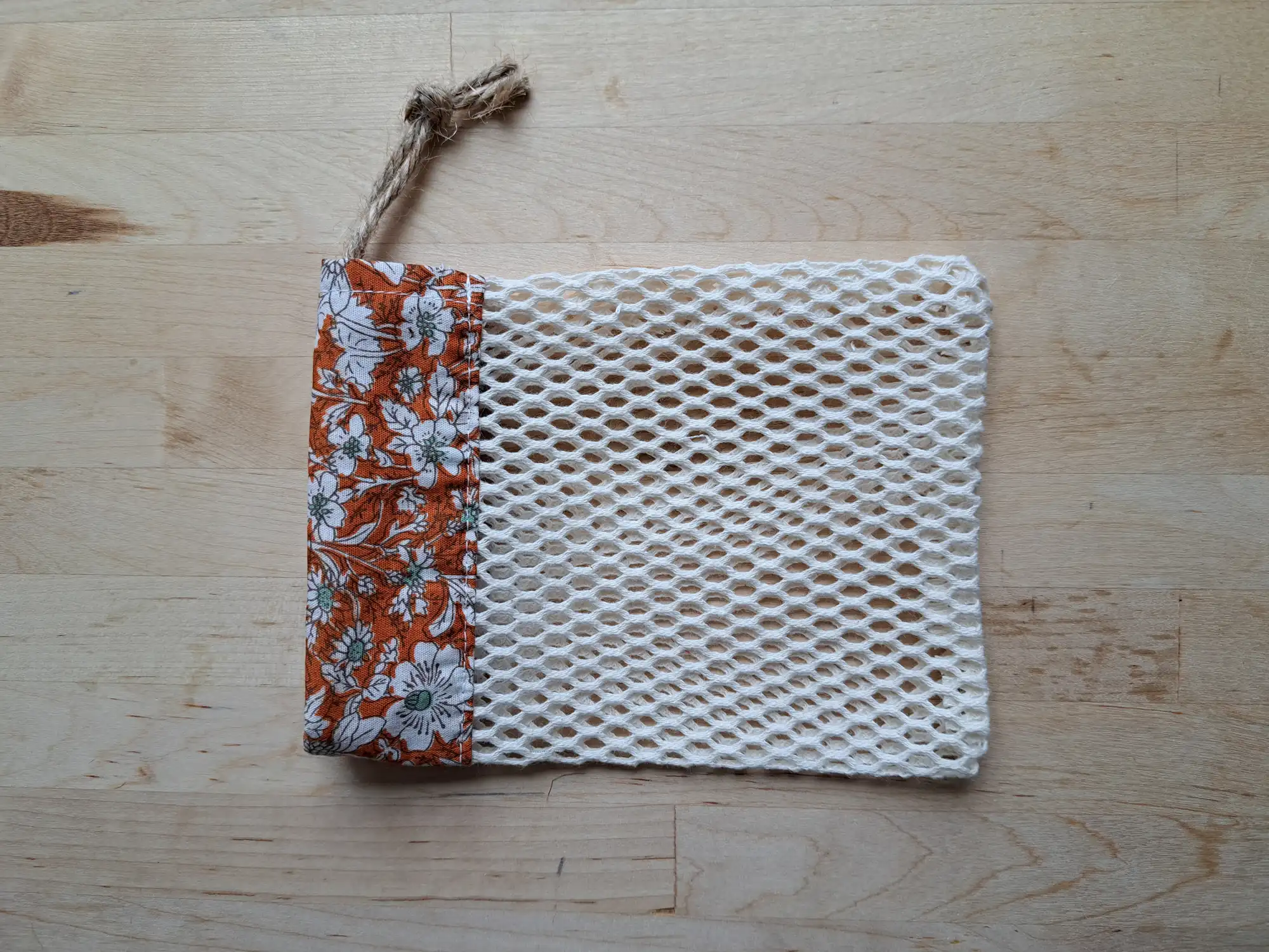 filet à savon petites fleurs orange