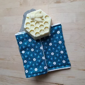 pochette à savon de voyage graphique fleurs bleues