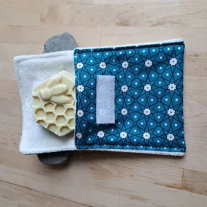 pochette à savon de voyage graphique fleurs bleues