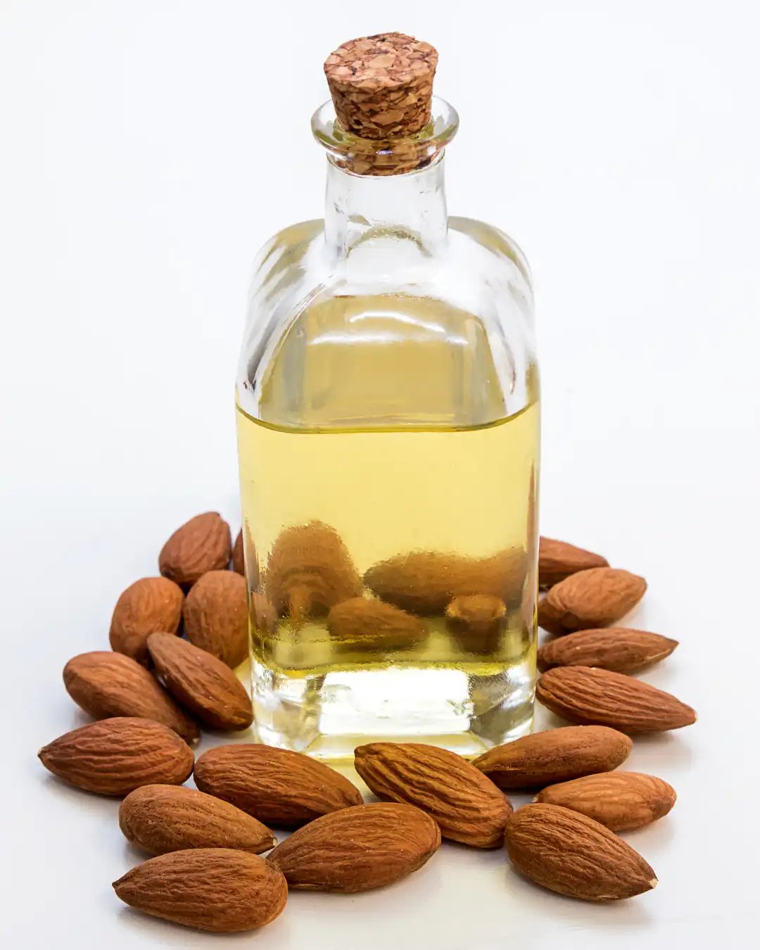 Huile d’amande douce : un soin naturel complet pour une peau saine