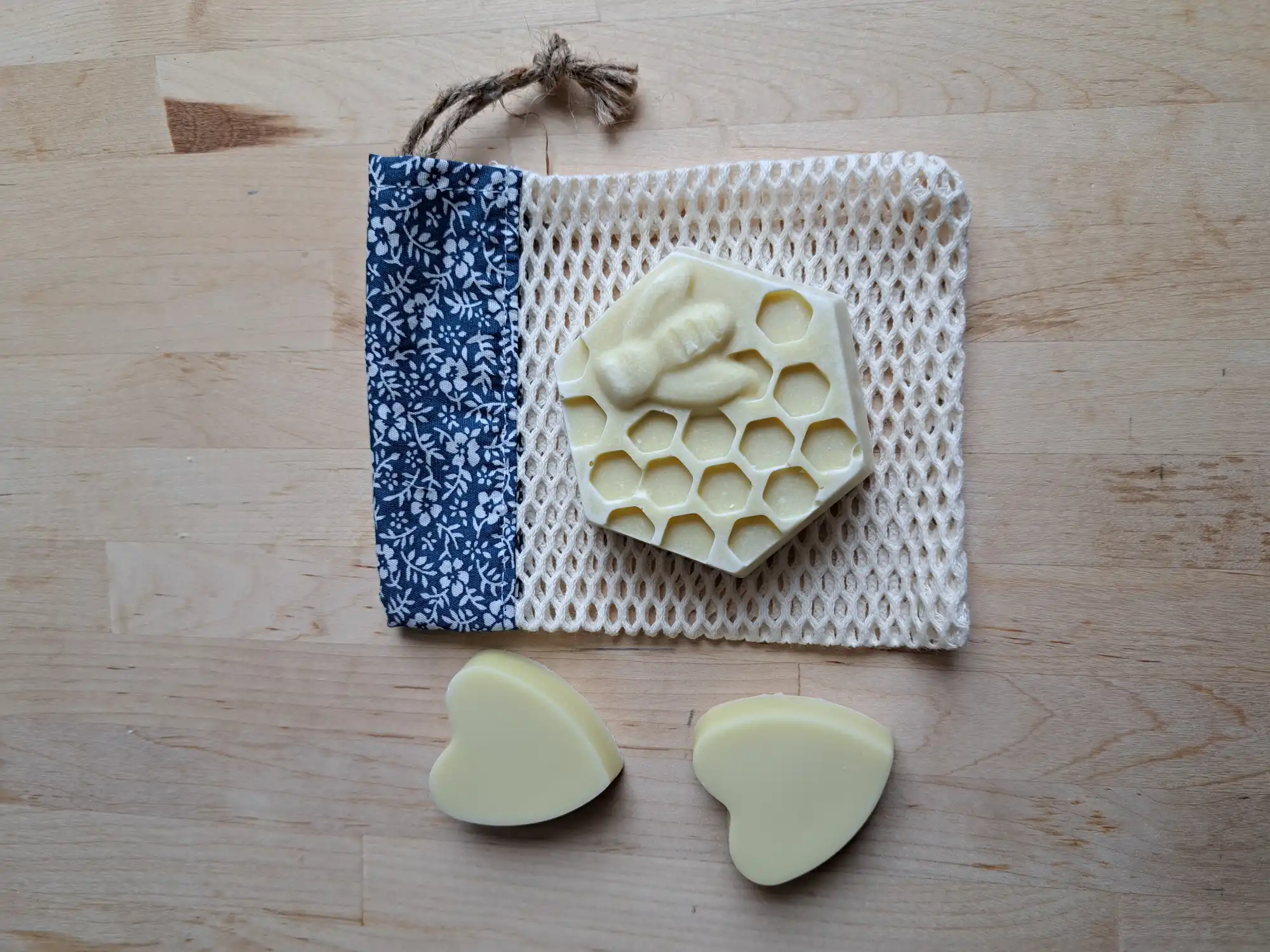 filet à savon fleuri bleu