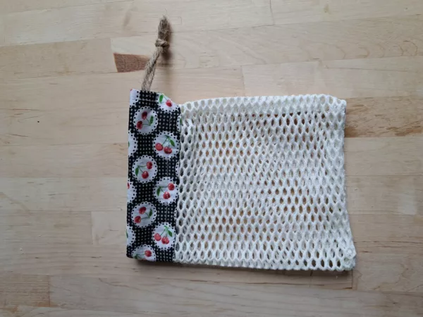 filet à savon cerises